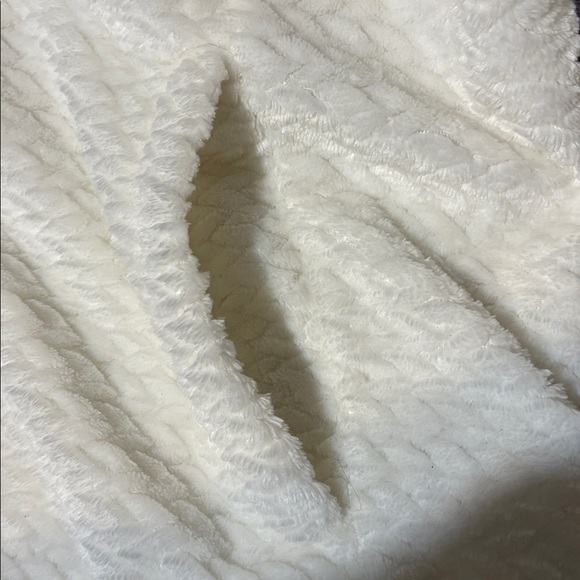 Cozy White Zip-Up Jacket - Picture 5 of 11